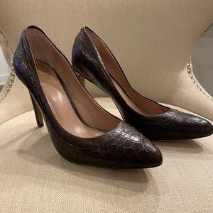 Vince Camuto Dark Brown Croc Heals size 7